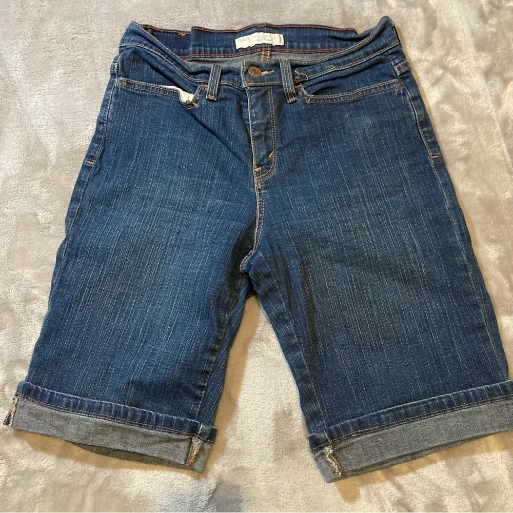 Levi's Perfectly Slimming 548 Bermuda Jean Shorts Size 6 Blue Denim